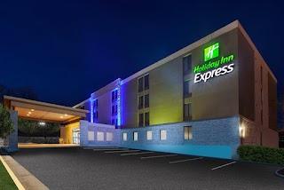 Holiday Inn Express Fairfax - Arlington Boulevard, an IHG Hotel