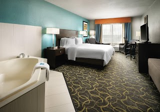 Holiday Inn Express & Suites DFW Airport - Grapevine, an IHG Hotel