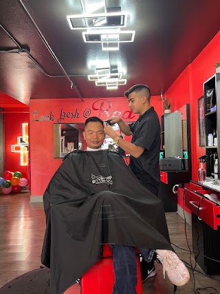 Red's Barber Shop