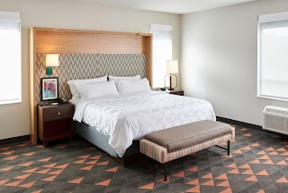 Holiday Inn & Suites Philadelphia W - Drexel Hill, an IHG Hotel