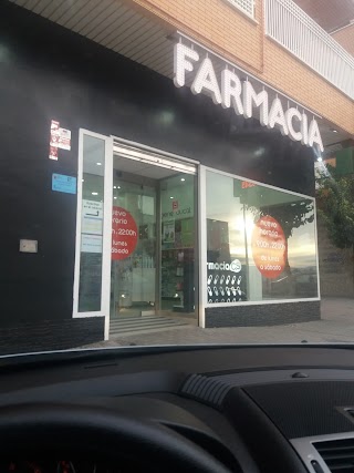 Farmacia CARPES. Abierto de 9 a 22 horas de lunes a sábado