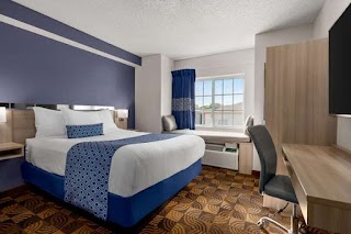 Microtel Inn & Suites by Wyndham Lincoln