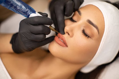 LES AMAZONES | Maquillage permanent | Extensions de cils | Ongles en gel | Microblading