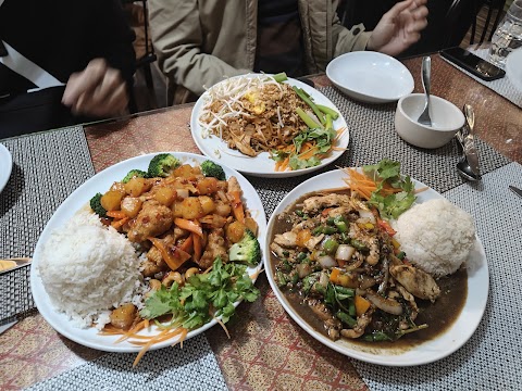 Ta-Khrai Thai Cafe