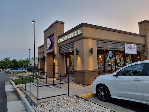 Photo of Houlihan's - 2200 Centreville Road, Herndon, VA 20170, USA