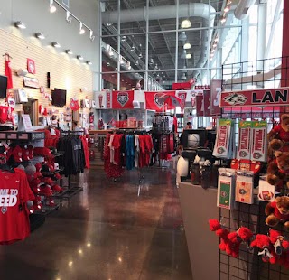 The Lobo Den Store