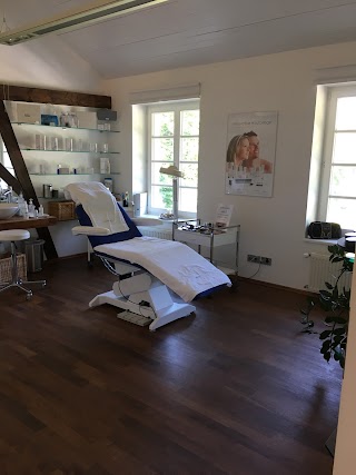 Dr. Dr. Stein Tveten - aesthetic clinic