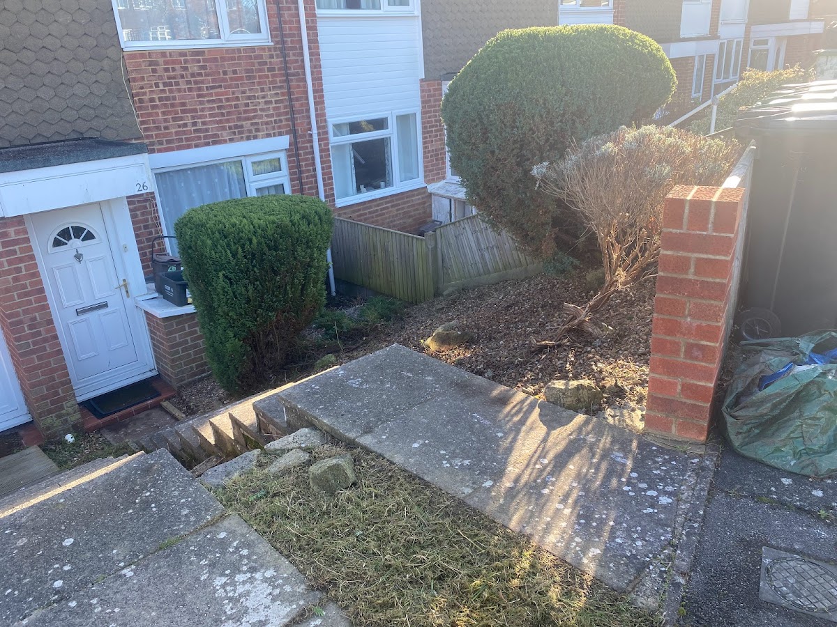 PB & sons gardening in 12 Downland Cl, Botley, Southampton SO30 2SG, UK - Gardeners featuring 