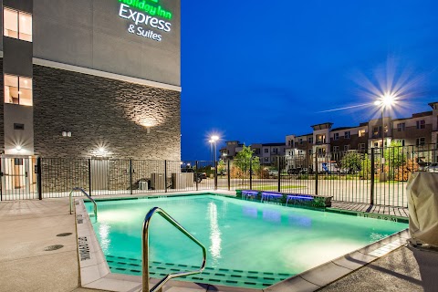 Holiday Inn Express & Suites Denton South, an IHG Hotel