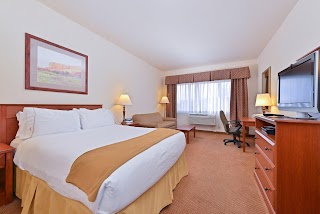 Holiday Inn Express & Suites Farmington (Bloomfield), an IHG Hotel