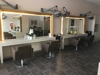 Figaro GmbH, Salon Friseur & Perückenstudio