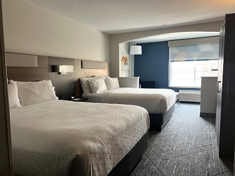 Holiday Inn Express & Suites Portland-Jantzen Beach, an IHG Hotel