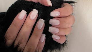 Russian Manicure by Thais Camilla