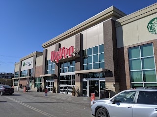 Hy-Vee Grocery Store