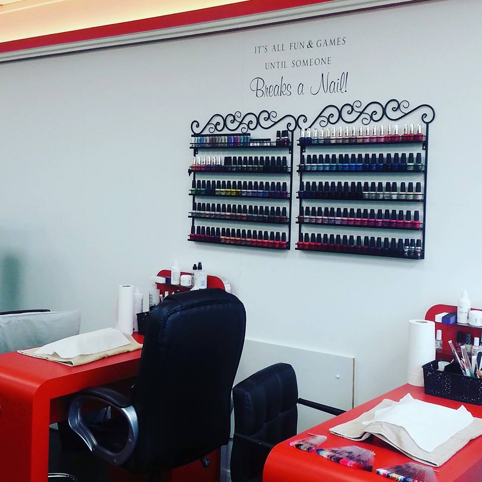 Divine Hair and Beauty in 22 Little Oxhey Ln, South Oxhey, Watford WD19 6FR, UK - Beauty Salons And Hairdressers featuring Restroom
