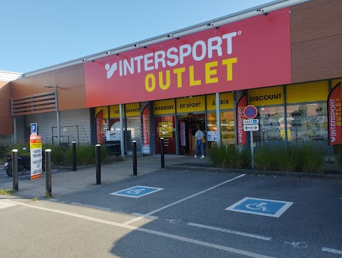 Photo de INTERSPORT OUTLET Lorient - 1 Rue de l'Étang, Lorient, France