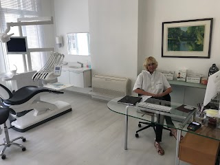 Docteur Karen SAGON - Invisalign / Implantologie / Dentisterie esthétique