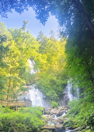 Anna Ruby Falls Visitor Center & Gift Shop