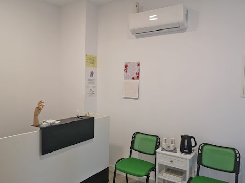 Foto de Clínica Misael - Calle de Santiago de Compostela, 48, Fuencarral-El Pardo, Madrid, España