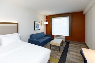 Holiday Inn Express & Suites Sturbridge, an IHG Hotel