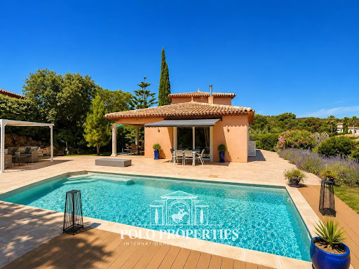 Villa with pool 3