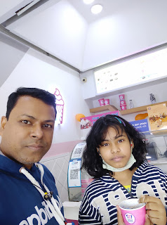 Bharat Bhushan Dutta at Baskin Robbins, Sector 1, Vaishali,  photos