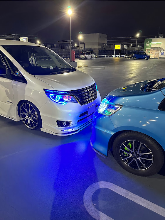 セレナのいつもの場所で・密会♡・屋上＆立駐撮影・マフラーコラボに関するカスタム事例の投稿画像2枚目