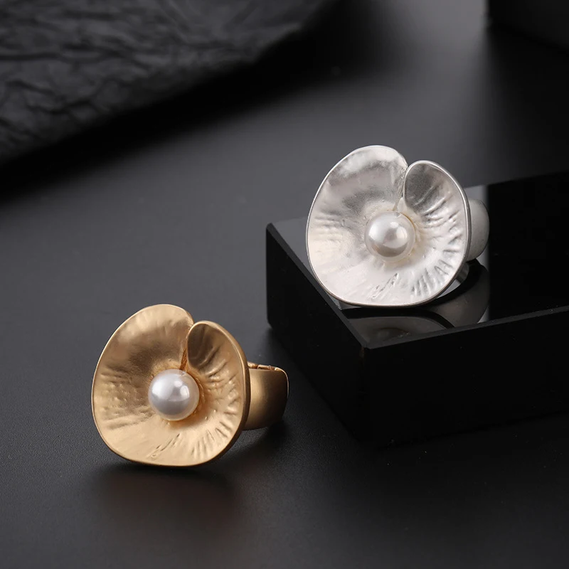 Ring Open Mond Modetrend Deze modieuze ring met open mond is een must-have. Verstelbaar ontwerp voor een trendy en unieke look.