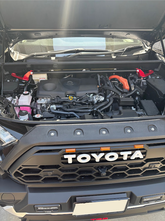 RAV4のDIY・BLIZ・タワーバー取付・グリル交換・ミリ波レーダー調整に関するカスタム事例の投稿画像2枚目