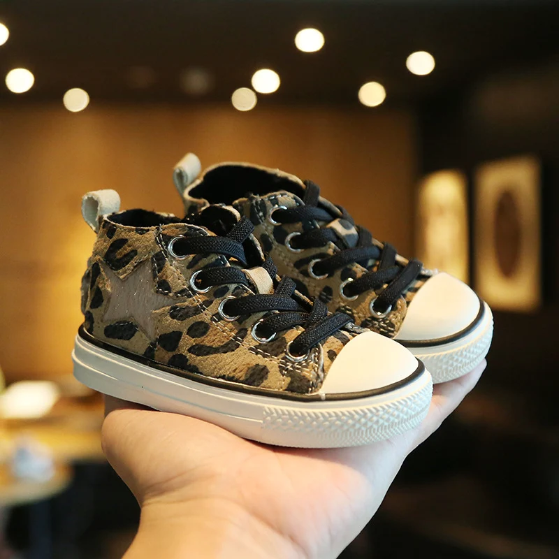 Baby high-top leopard print canvas shoes. Stylish and comfortable footwear for your little one. Perfect for everyday wea