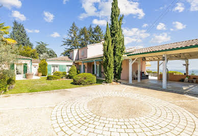 Maison avec piscine et terrasse 11