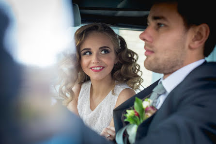 Wedding photographer Evgeniy Romanov (pomahob). Photo of 19 November 2015