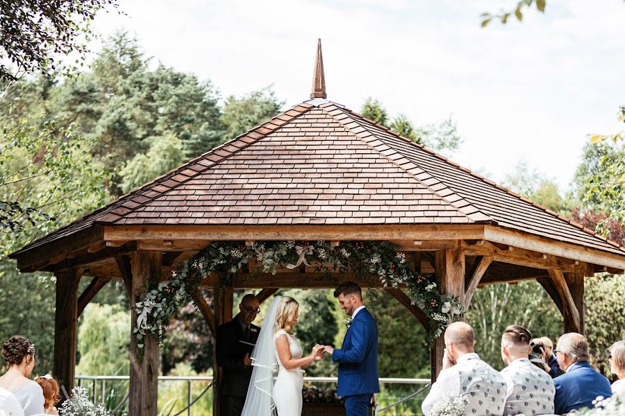 Fotografo di matrimoni Suzy Wimbourne (suzywimbourneph). Foto del 2 luglio 2019