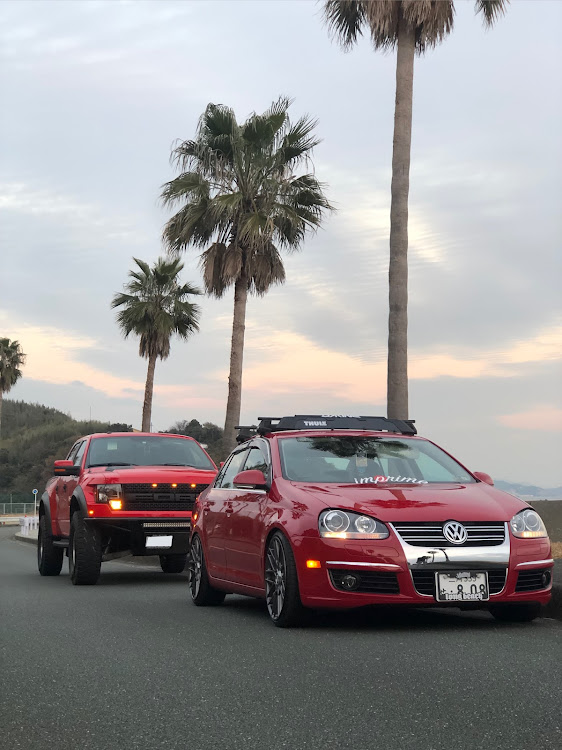 ジェッタのjetta mk5・F150・FORD RAPTOR・蒲フォルニア・キャッツアイに注意に関するカスタム事例の投稿画像1枚目