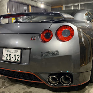 NISSAN GT-R