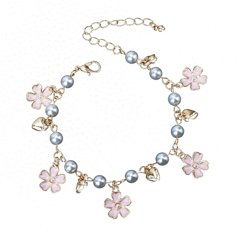 Modieuze, eenvoudige temperamentvolle hartvormige parelarmband. Verfraai uw look met deze elegante armband en laat uw persoonlijkheid stralen. Perfect voor elke gelegenheid.