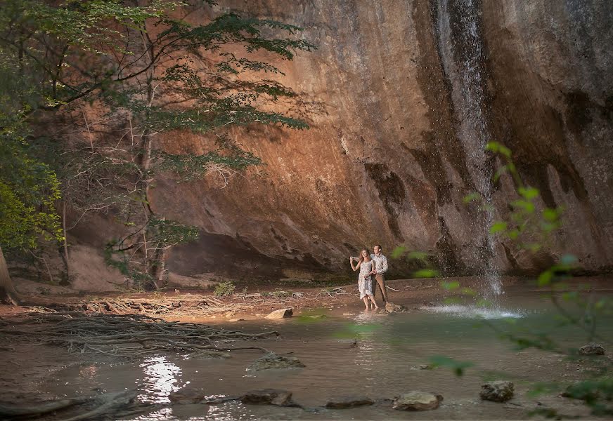 Wedding photographer Olga Selezneva (olgastihiya). Photo of 13 July 2017