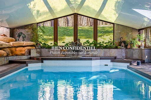 House with pool 20