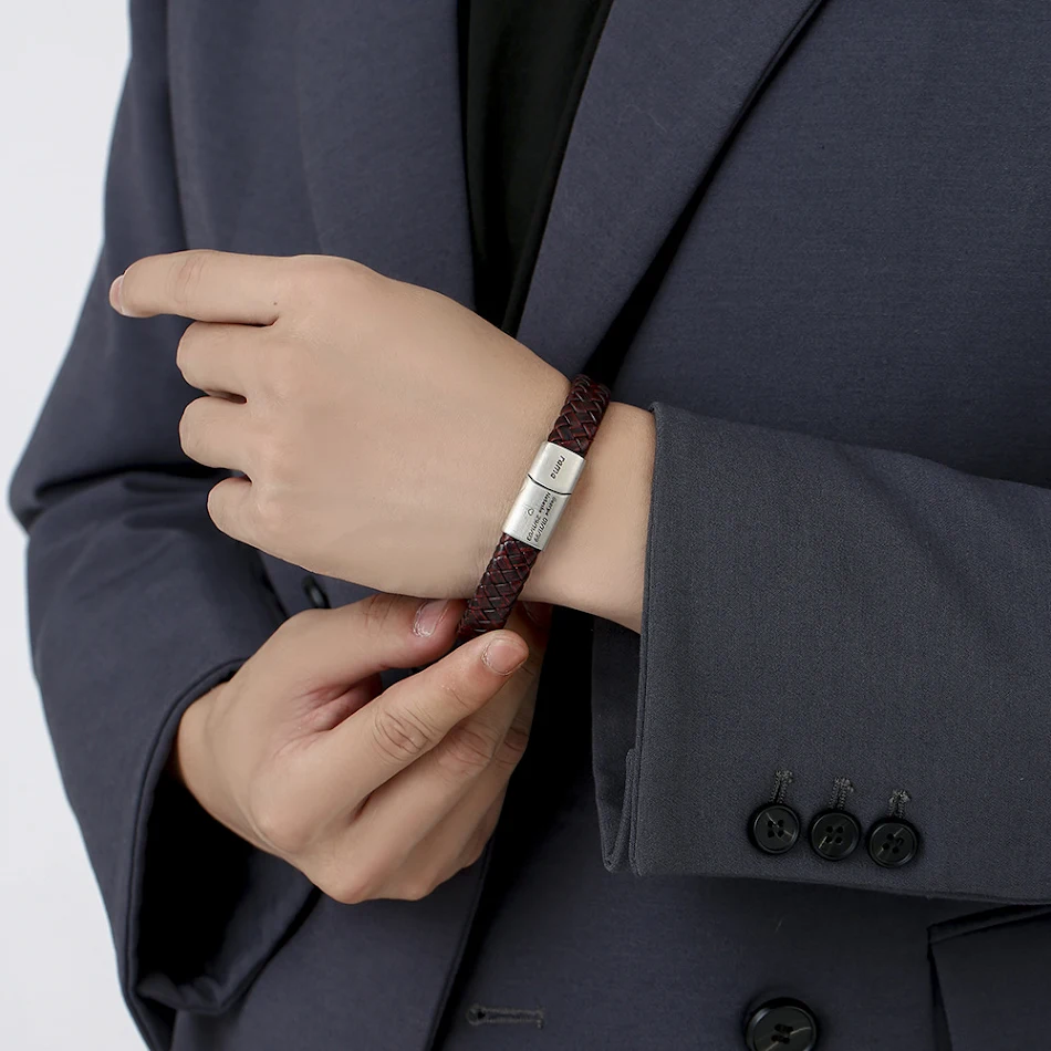 Accessoire boucle magnétique en acier inoxydable DIY personnalisable. Créez des messages uniques avec des lettres. Idéal pour projets personnalisés et créatifs.