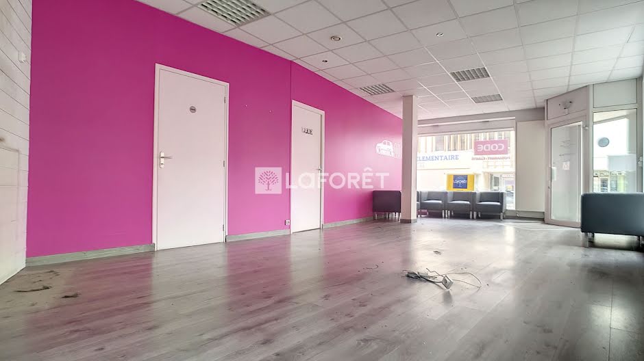 Location  locaux professionnels 4 pièces 101.69 m² à Elbeuf (76500), 890 €