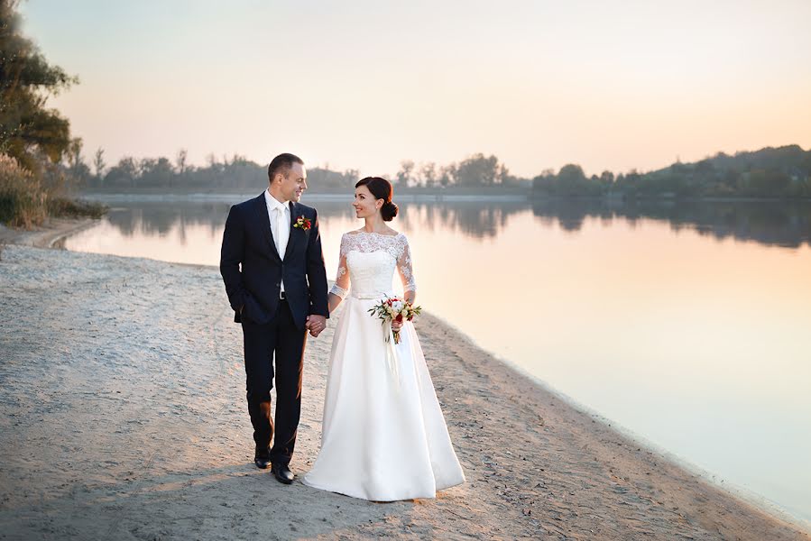 Fotógrafo de casamento Olga Melikhova (olgamelikhova). Foto de 22 de fevereiro 2016