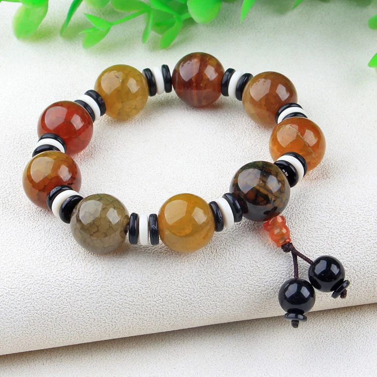 Men's Agate Hand String Bracelet with Buddha Head, a stylish and protective natural gemstone accessory.