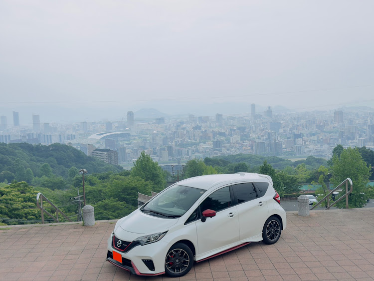 ノートのノートニスモ・竜王公園・赤いローソンコラボ・zoomzoomスタジアムに関するカスタム事例の投稿画像2枚目