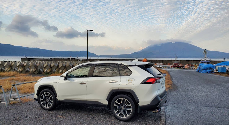 RAV4の桜島・安全運転で・良い年となりますようにに関するカスタム事例の投稿画像1枚目