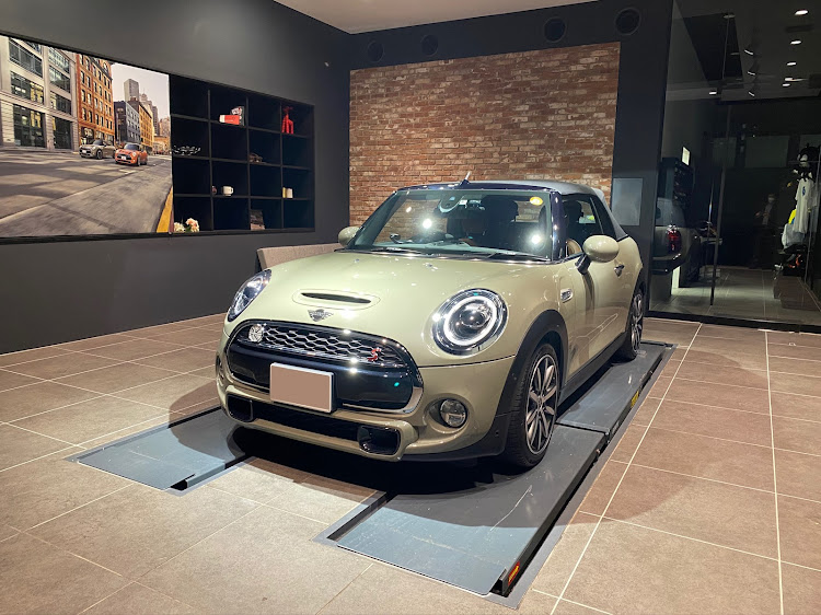 ミニ コンバーチブルの赤ちゃん乗ってます・車検から帰還に関するカスタム事例の投稿画像1枚目
