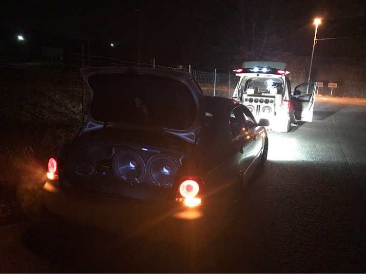 アルファードのドライブ・外向きオーディオ・アルファード10系に関するカスタム事例の投稿画像1枚目