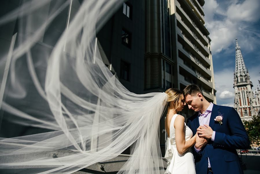 Fotografo di matrimoni Aleks Sukhomlin (twoheartsphoto). Foto del 15 aprile 2019