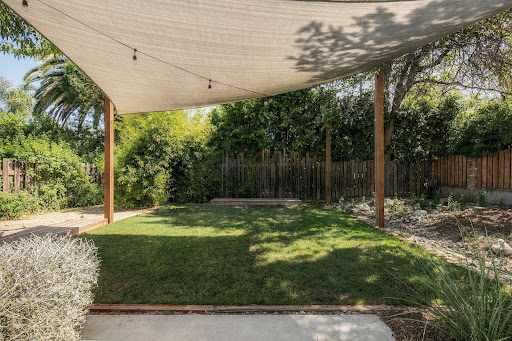 House with pool 4