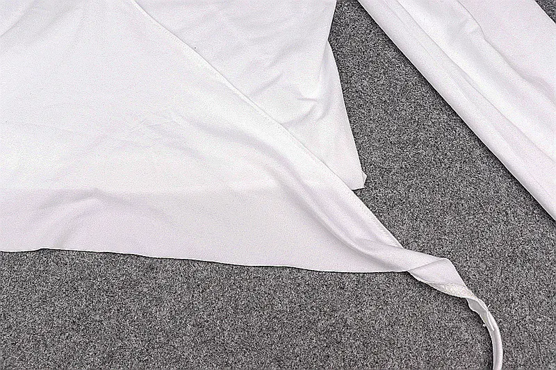 Dwie fałszywe koszulki i topy z długim rękawem