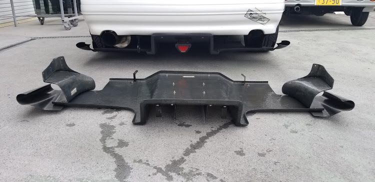 RX-7のディフューザー・交換作業・たまんねーな・雨宮AW7に関するカスタム事例の投稿画像1枚目